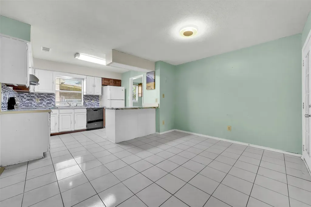 1021 Alexandria Avenue Garland TX 75040