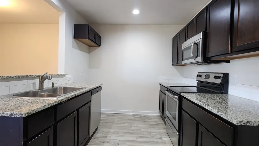 931 Robineta Gunter TX 75058