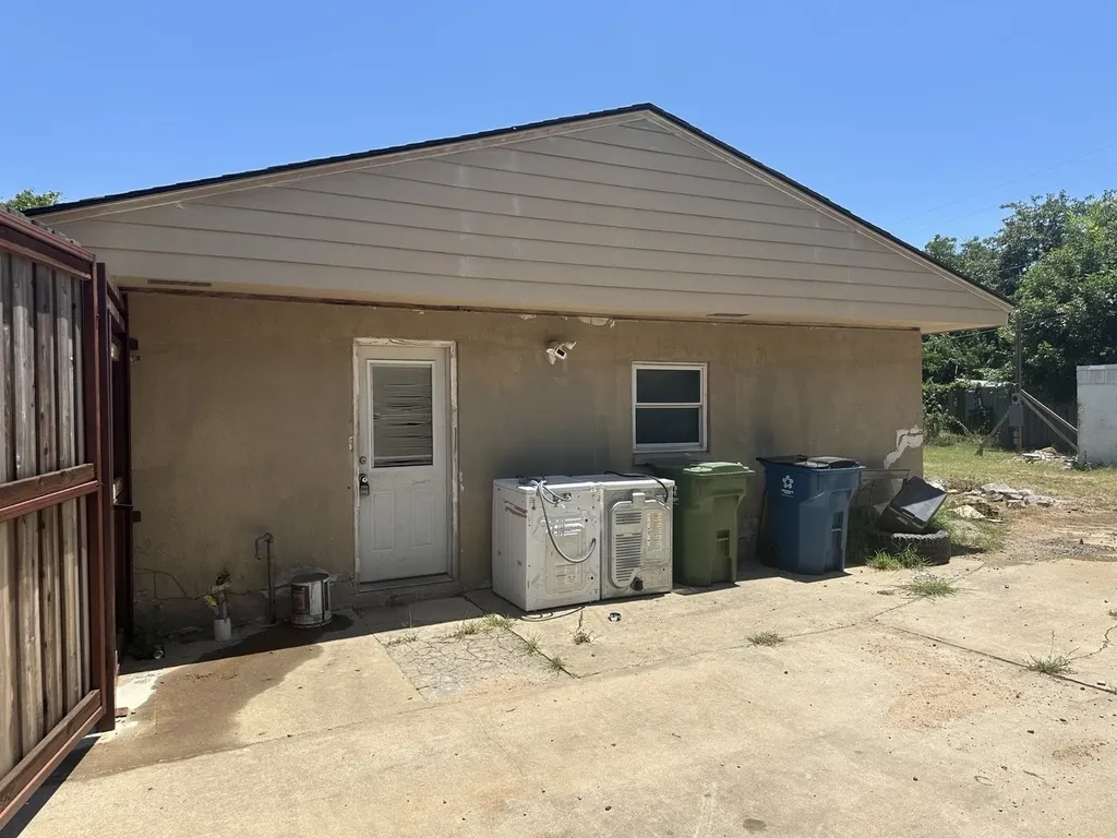 372 Edwards Street Lewisville TX 75057
