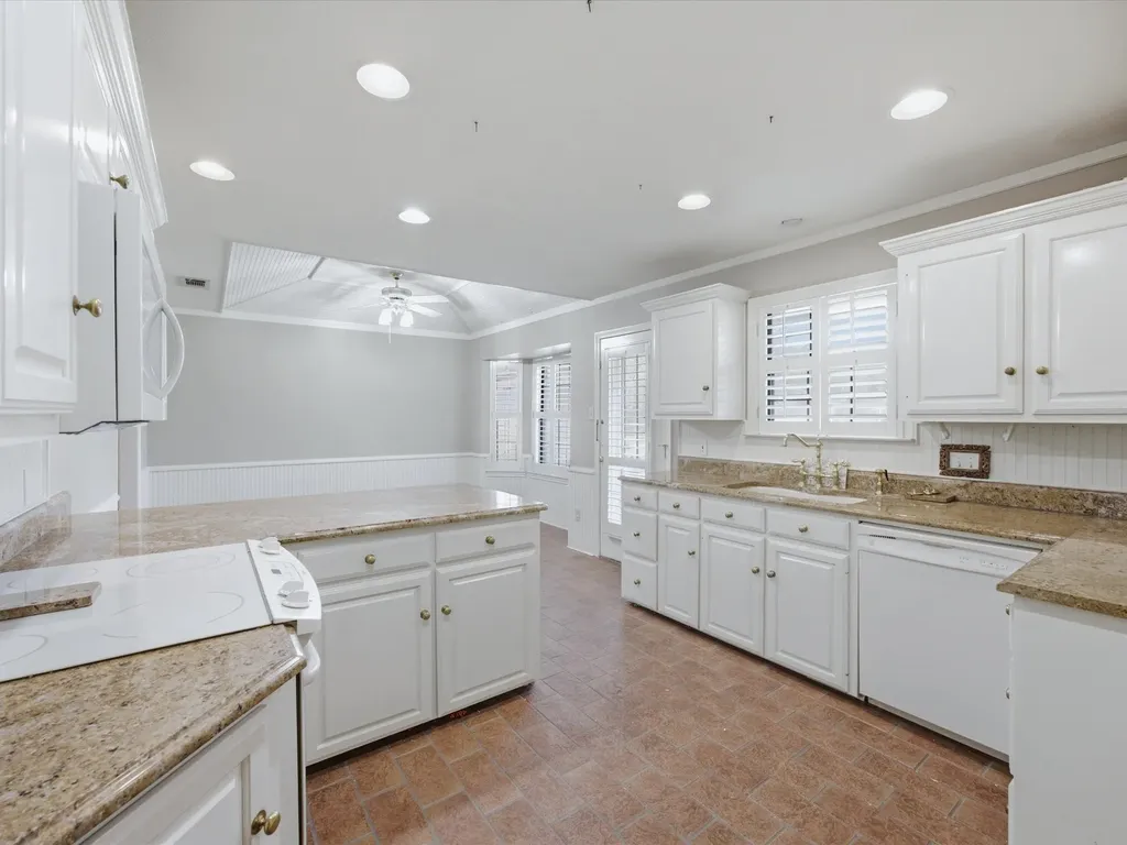 1506 Williamsburg Court Ennis TX 75119