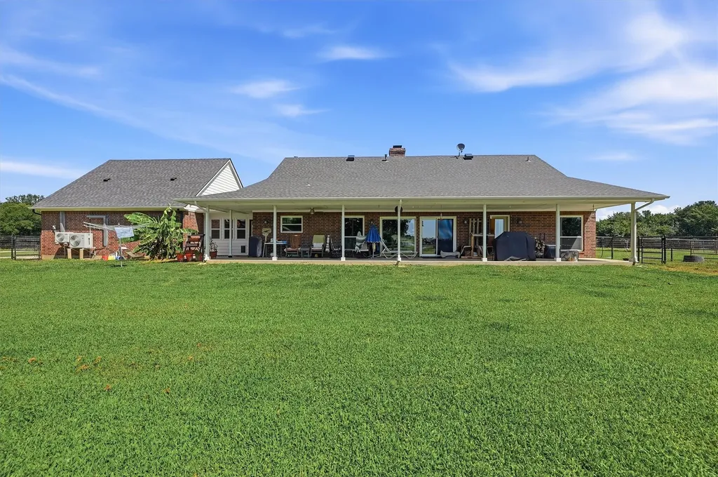 1226 County Road 243 Collinsville TX 76233