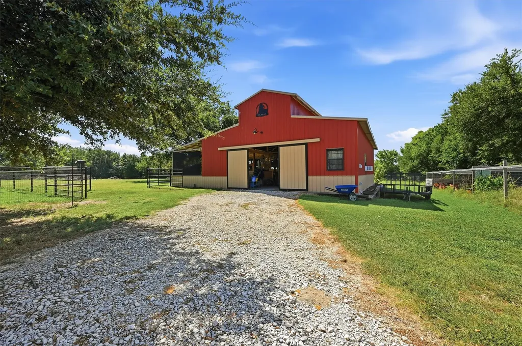 1226 County Road 243 Collinsville TX 76233