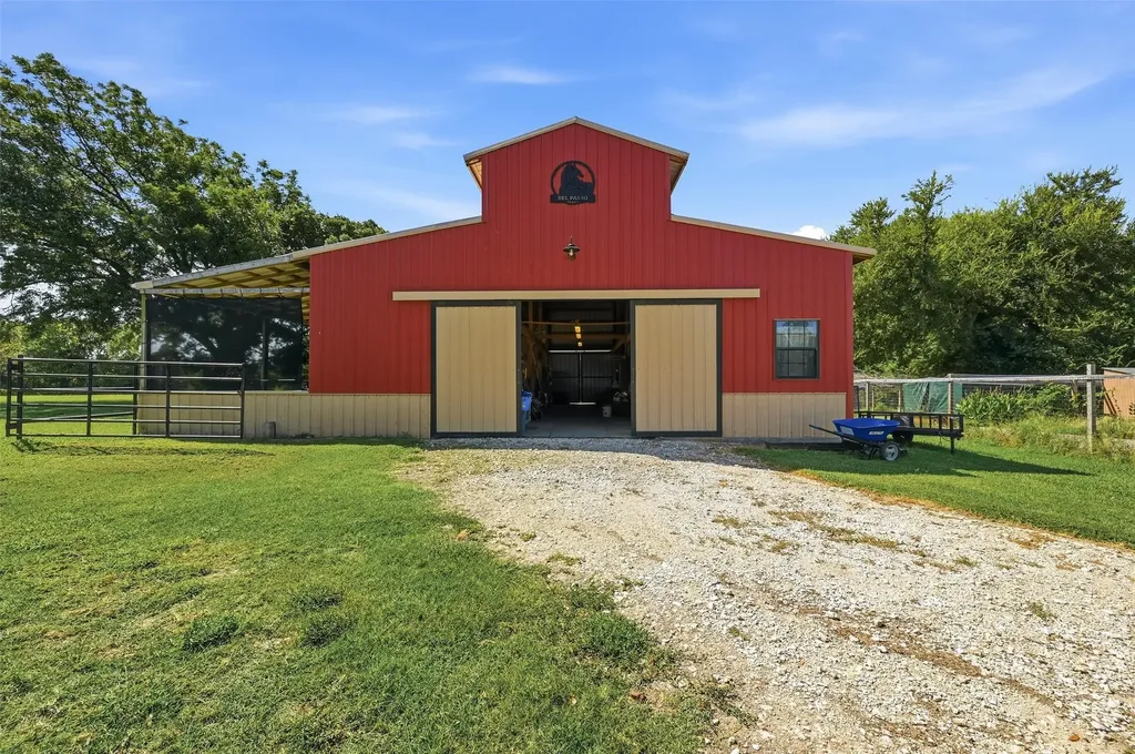 1226 County Road 243 Collinsville TX 76233