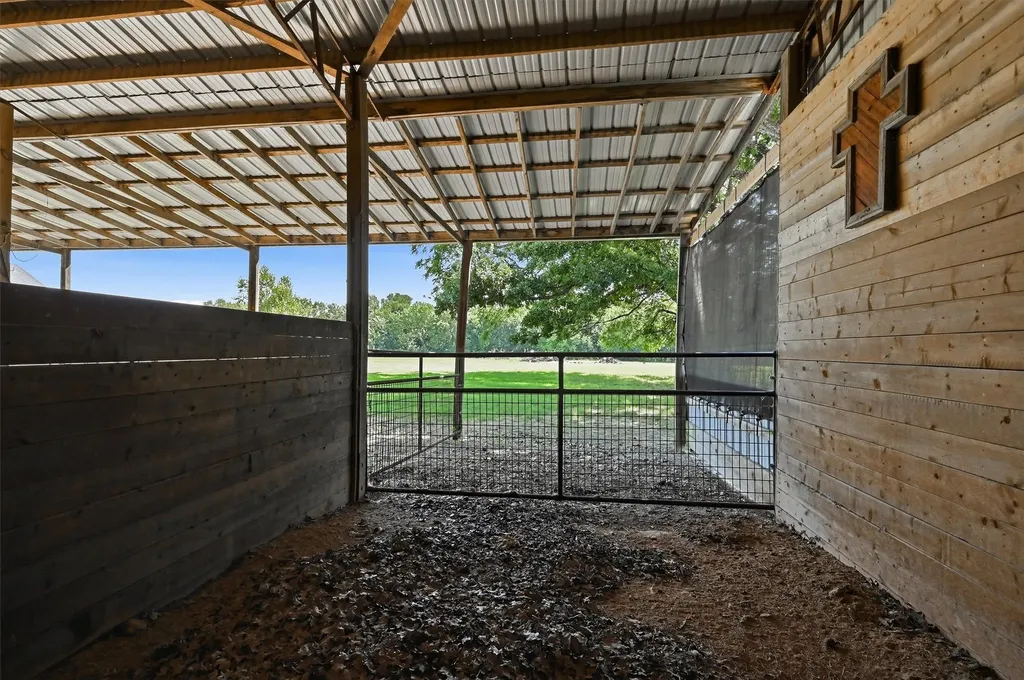 1226 County Road 243 Collinsville TX 76233