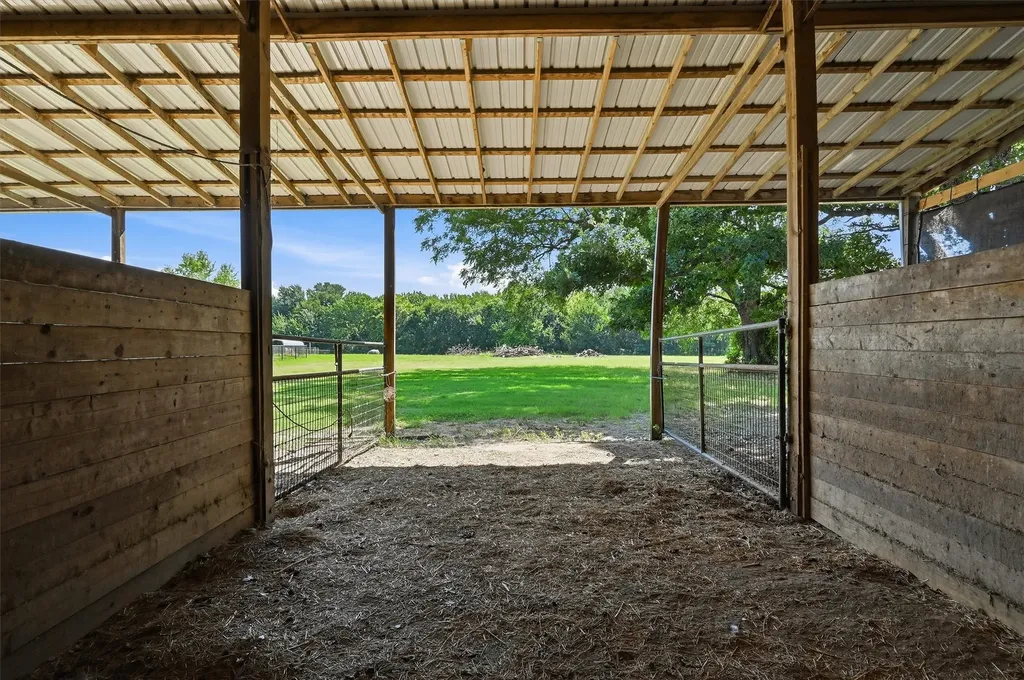 1226 County Road 243 Collinsville TX 76233