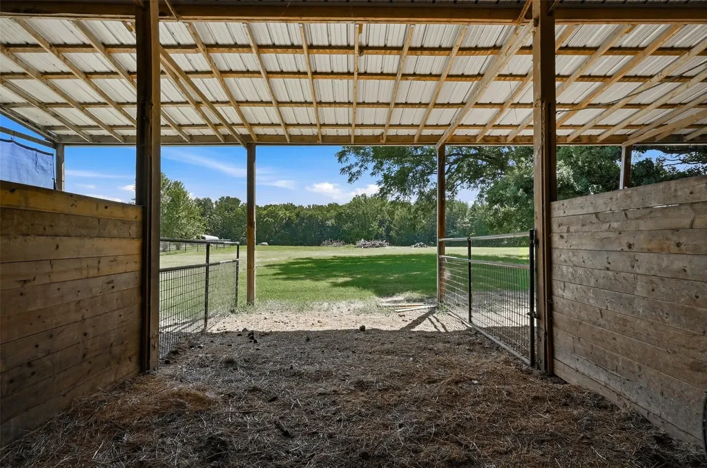 1226 County Road 243 Collinsville TX 76233