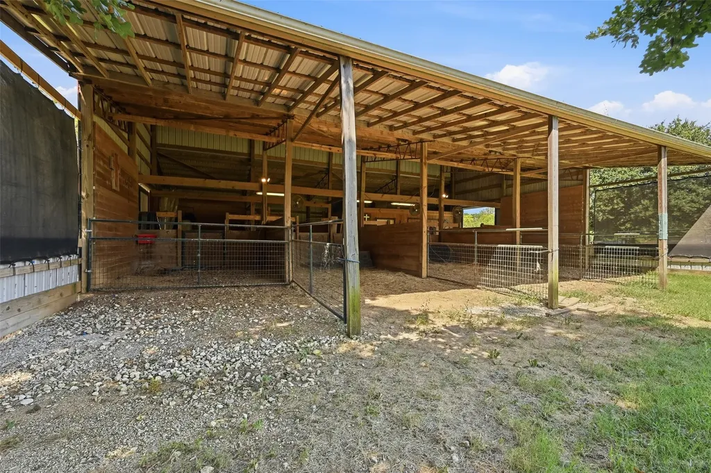 1226 County Road 243 Collinsville TX 76233