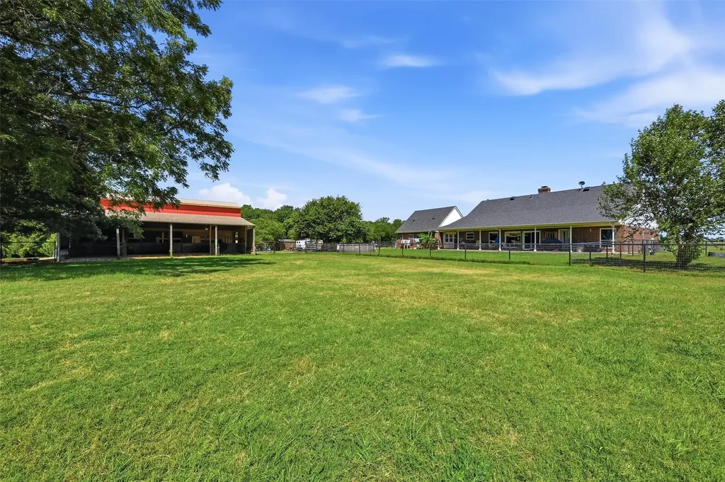 1226 County Road 243 Collinsville TX 76233