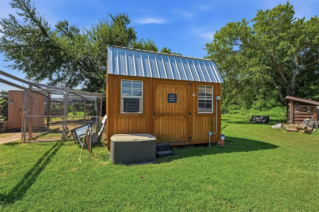 1226 County Road 243 Collinsville TX 76233