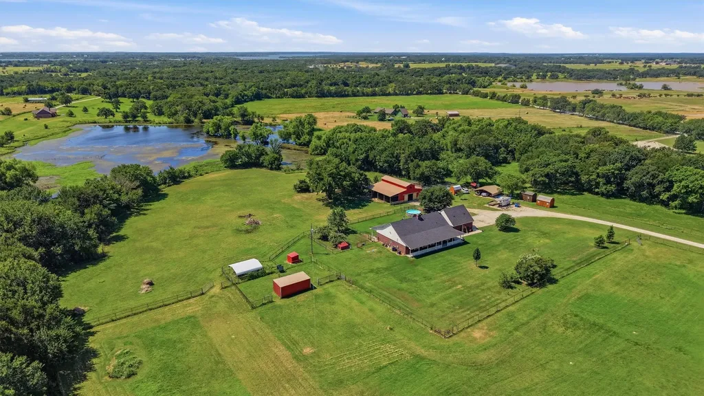 1226 County Road 243 Collinsville TX 76233