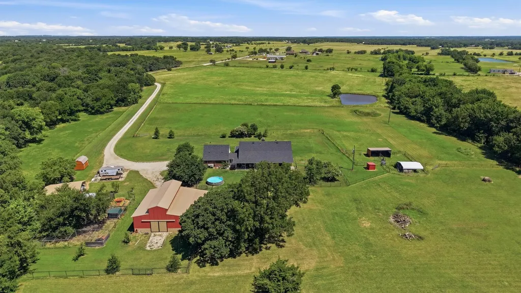 1226 County Road 243 Collinsville TX 76233