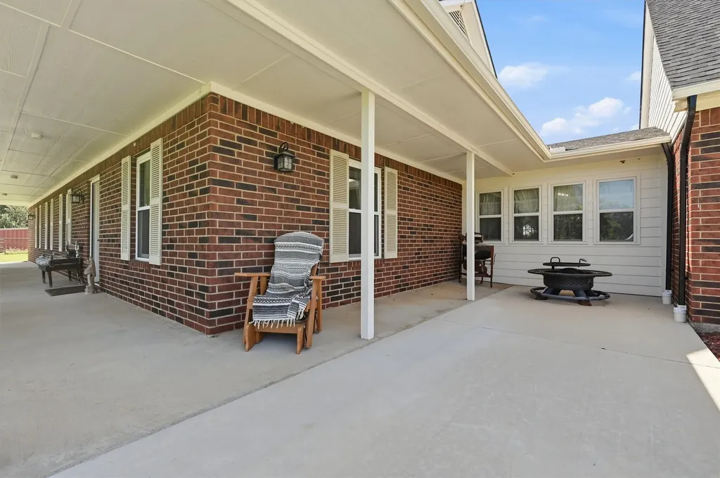 1226 County Road 243 Collinsville TX 76233