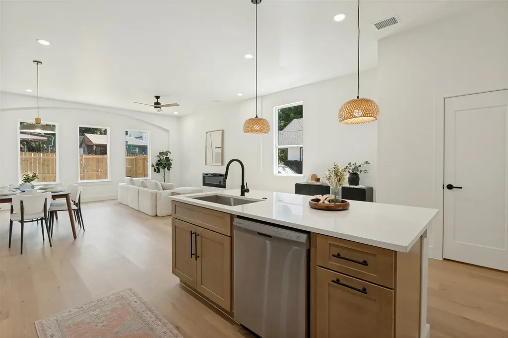 524 Tama Street Dallas TX 75203