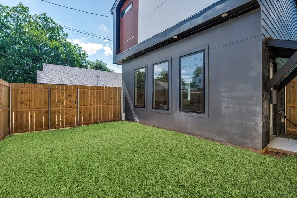 524 Tama Street Dallas TX 75203
