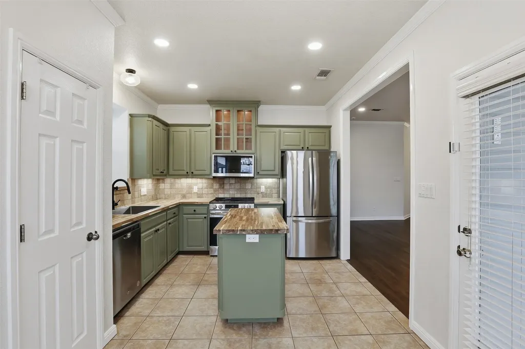 1404 Chaucer Drive Cleburne TX 76033