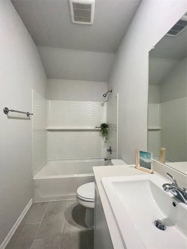 553 Meadow Run Drive Van Alstyne TX 75495