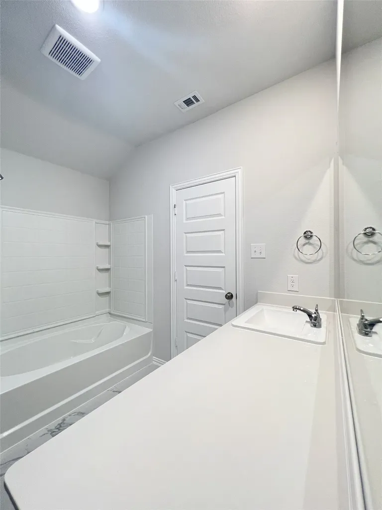 553 Meadow Run Drive Van Alstyne TX 75495