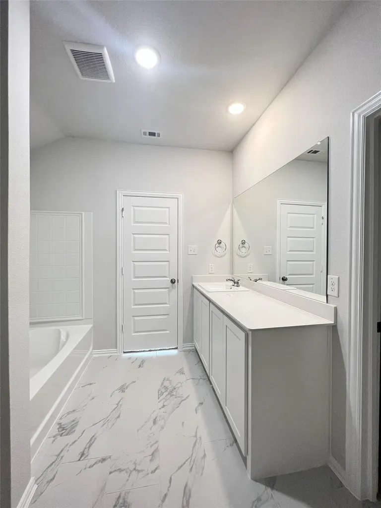 553 Meadow Run Drive Van Alstyne TX 75495