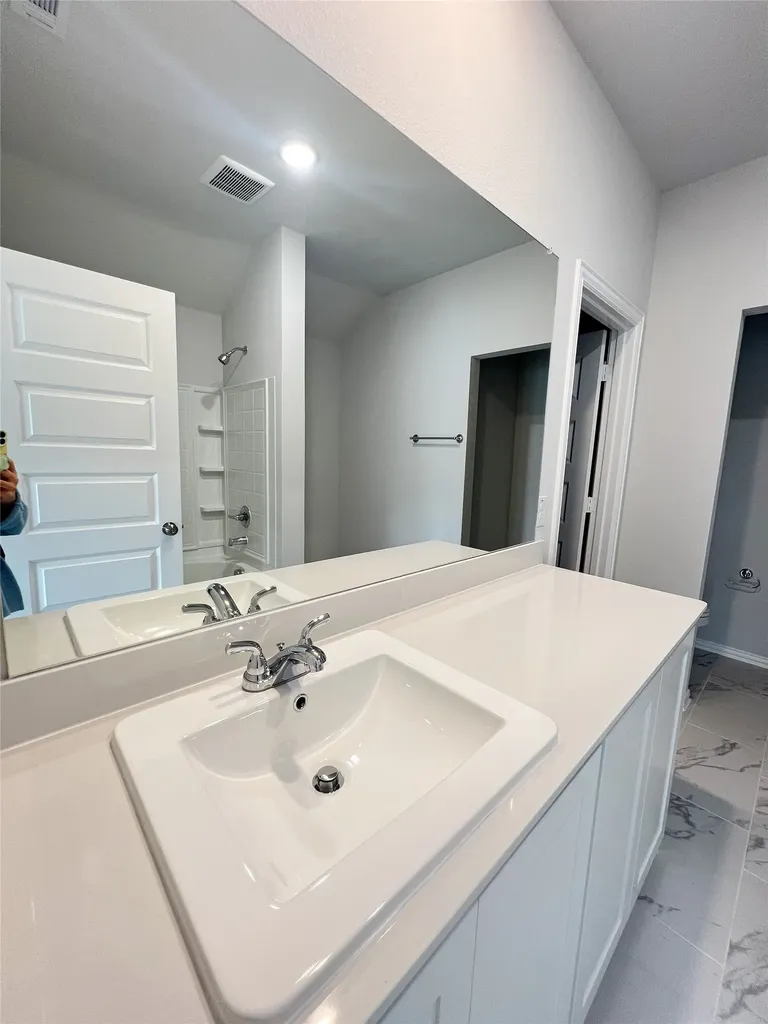 553 Meadow Run Drive Van Alstyne TX 75495
