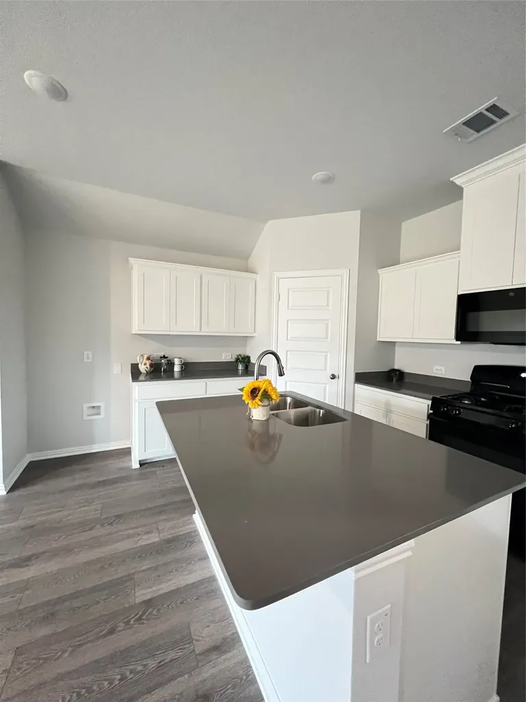 553 Meadow Run Drive Van Alstyne TX 75495