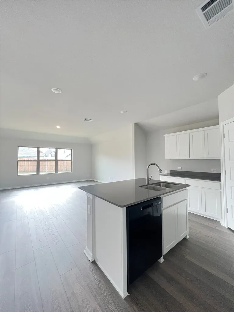 553 Meadow Run Drive Van Alstyne TX 75495