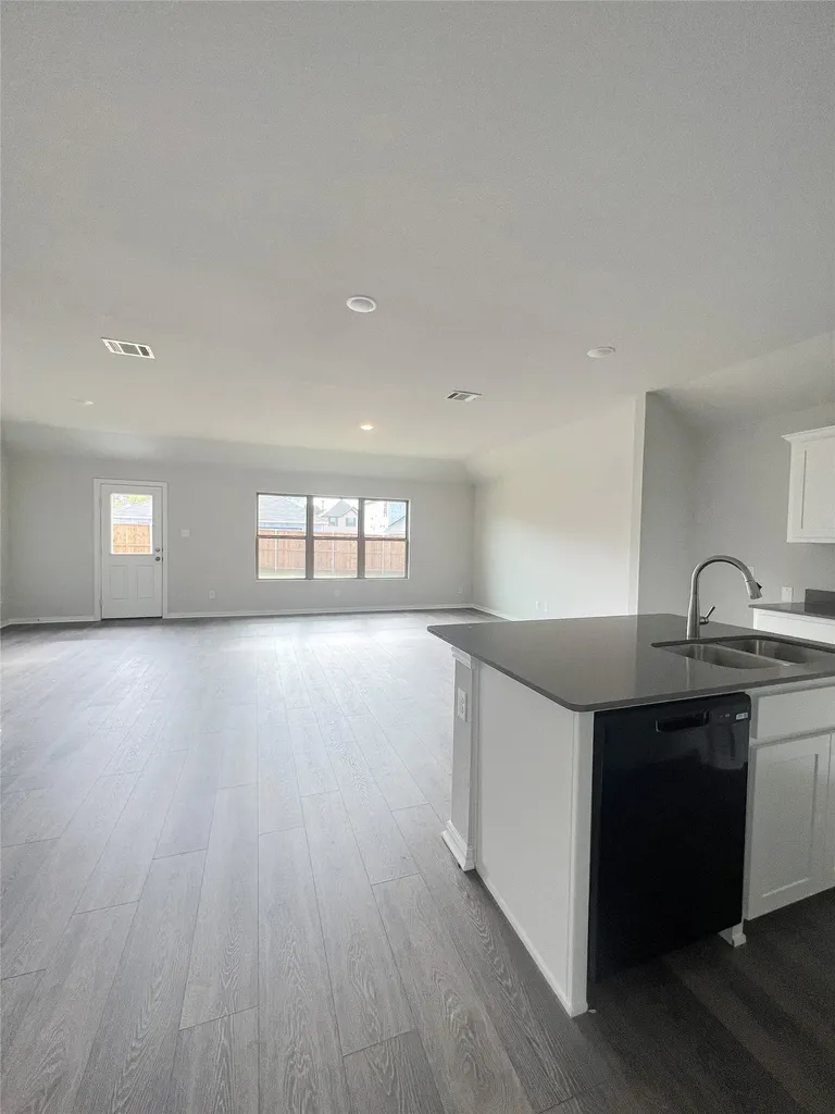 553 Meadow Run Drive Van Alstyne TX 75495