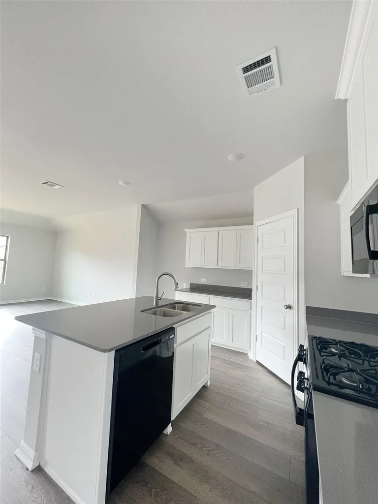 553 Meadow Run Drive Van Alstyne TX 75495