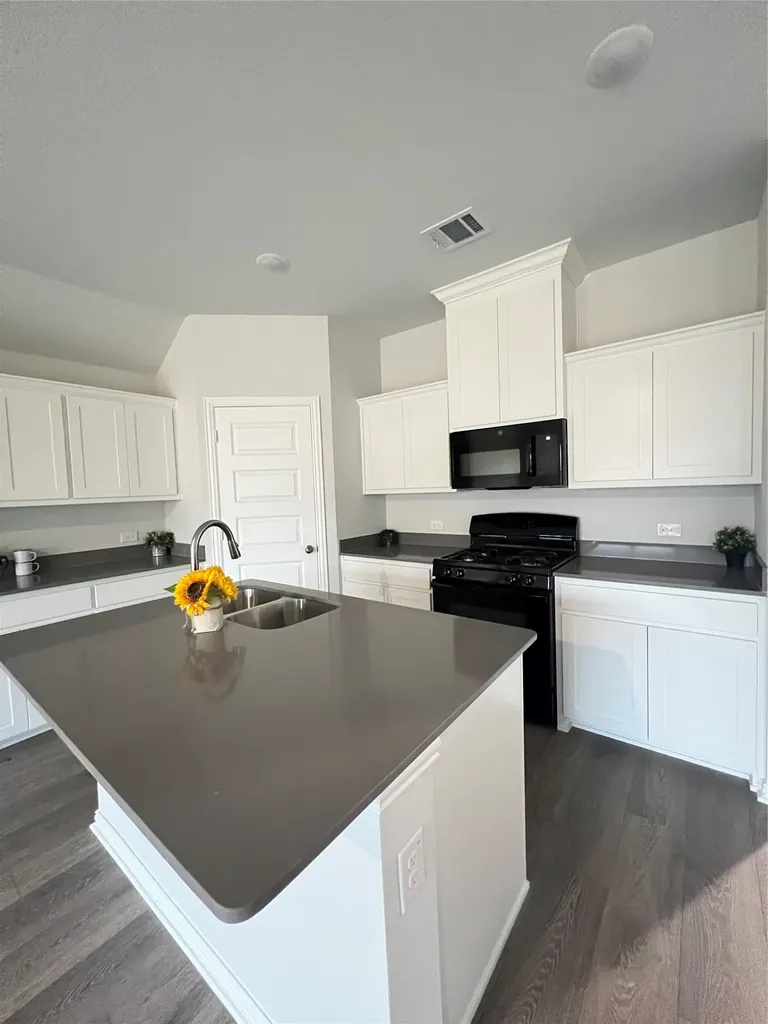 553 Meadow Run Drive Van Alstyne TX 75495