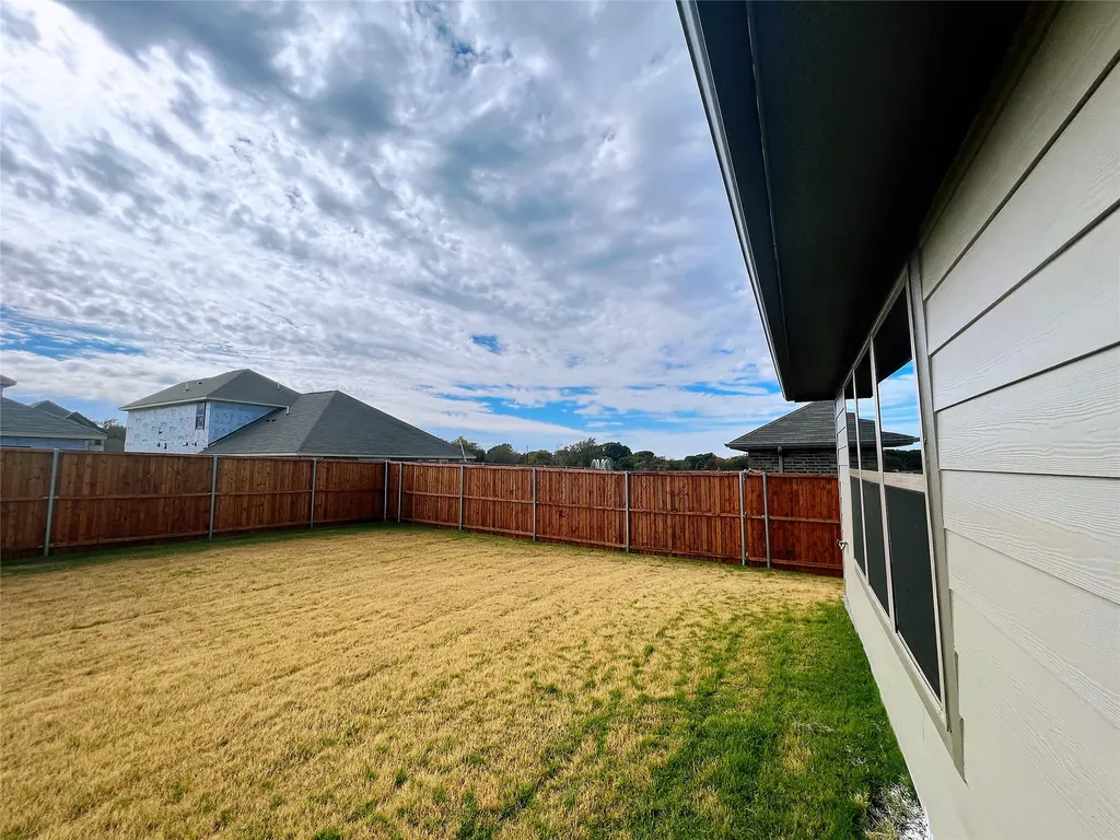 553 Meadow Run Drive Van Alstyne TX 75495