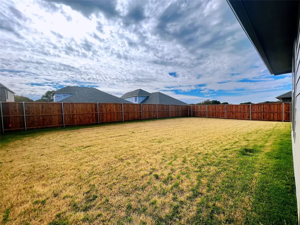 553 Meadow Run Drive Van Alstyne TX 75495