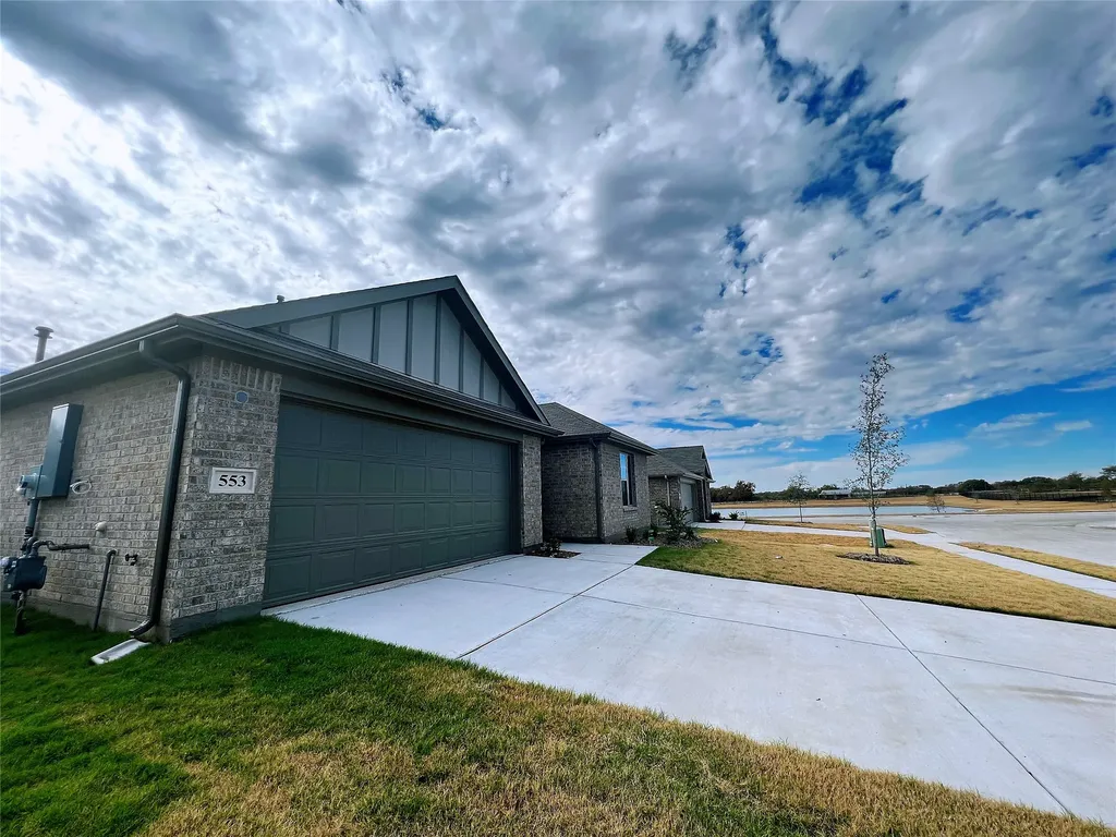 553 Meadow Run Drive Van Alstyne TX 75495