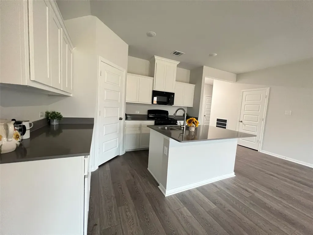 553 Meadow Run Drive Van Alstyne TX 75495