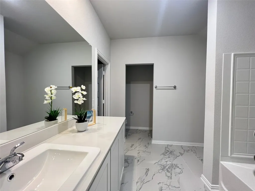 553 Meadow Run Drive Van Alstyne TX 75495