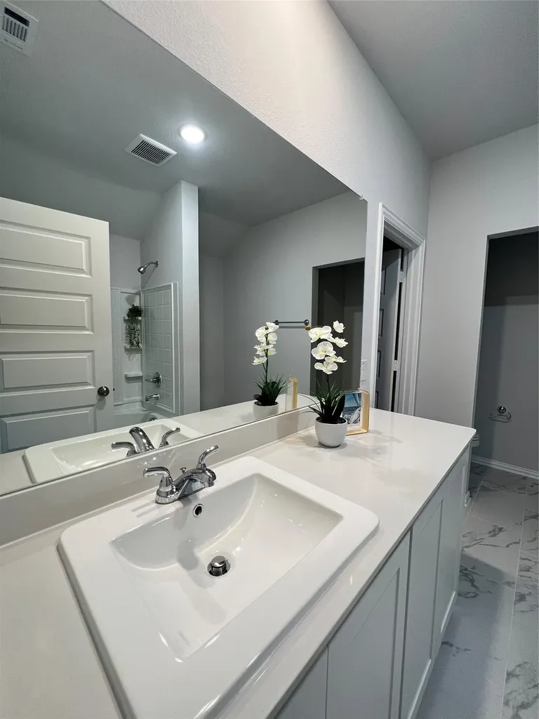 553 Meadow Run Drive Van Alstyne TX 75495