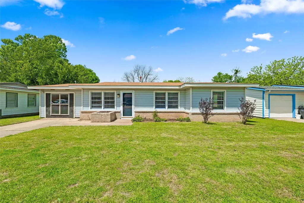 1308 Rose Avenue Cleburne TX 76033