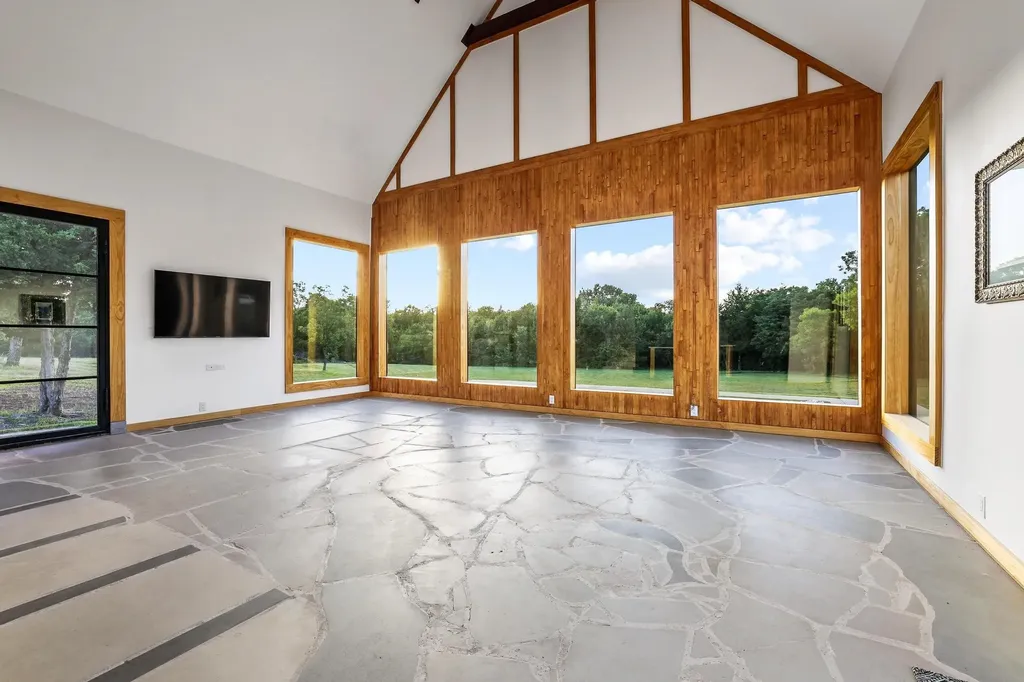 511 County Road 4264 Leonard TX 75452