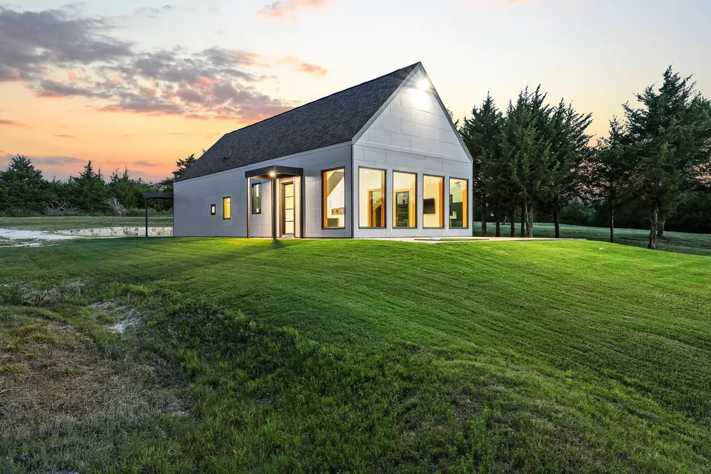 511 County Road 4264 Leonard TX 75452