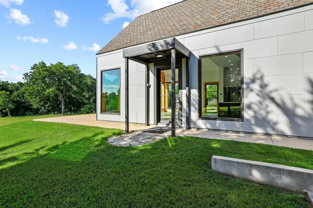 511 County Road 4264 Leonard TX 75452