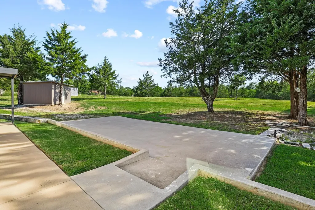 511 County Road 4264 Leonard TX 75452