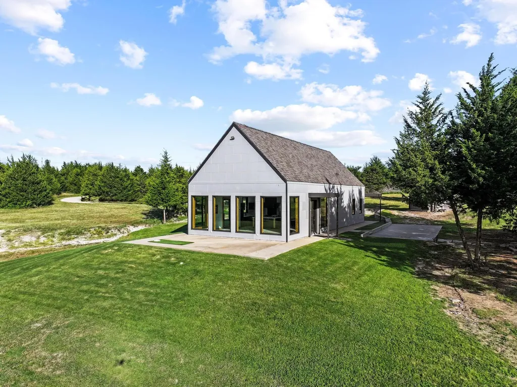 511 County Road 4264 Leonard TX 75452