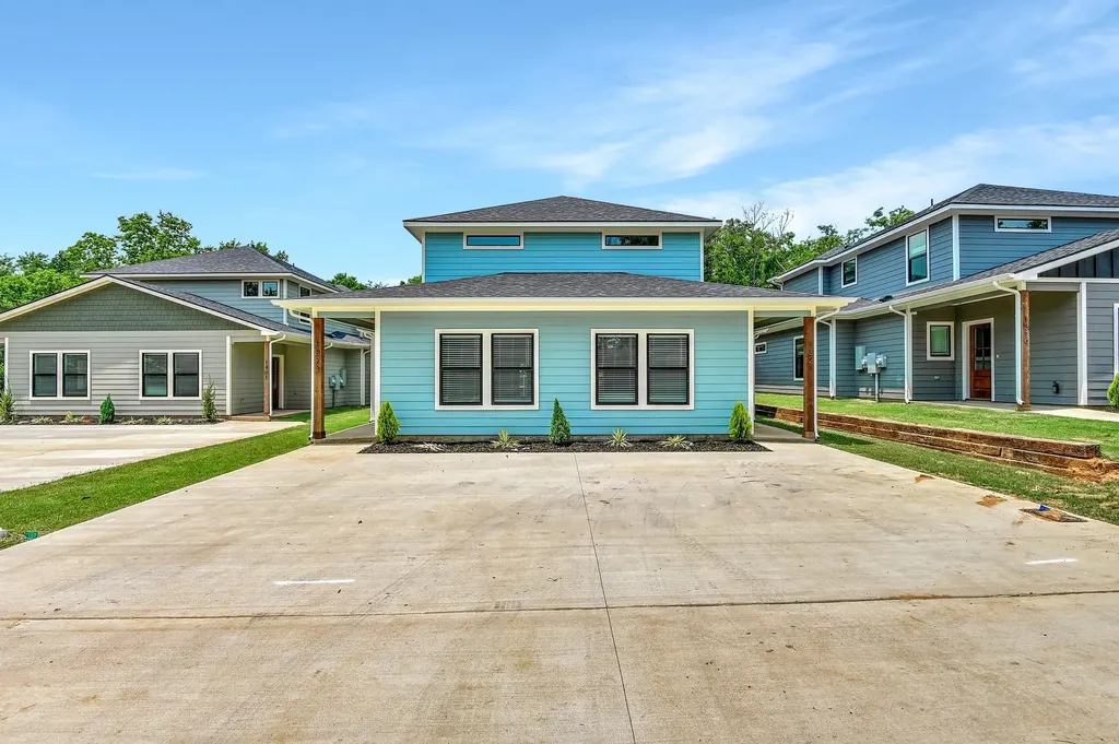 1323 S 5th Avenue Denison TX 75021