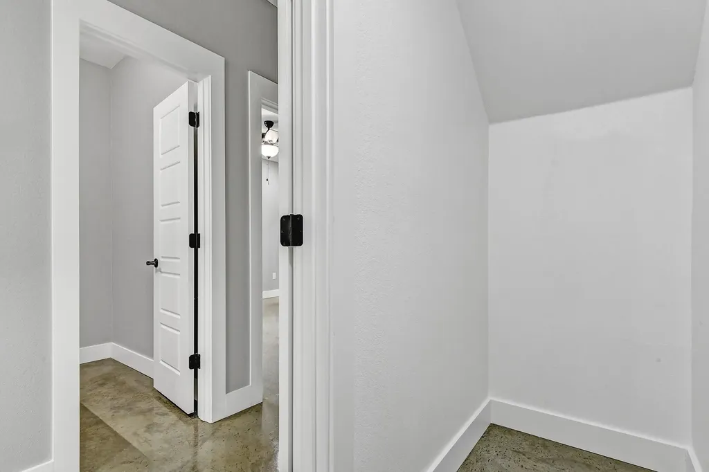 1323 S 5th Avenue Denison TX 75021