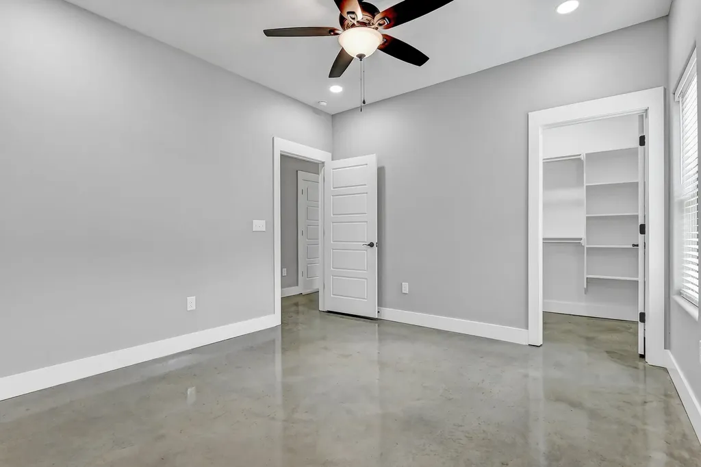 1323 S 5th Avenue Denison TX 75021