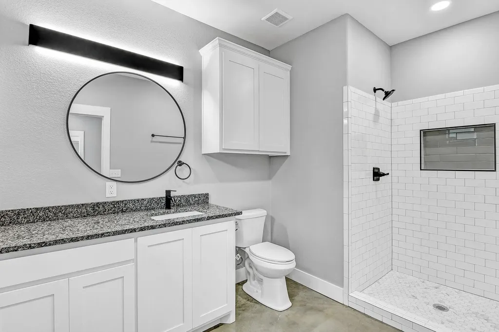 1323 S 5th Avenue Denison TX 75021