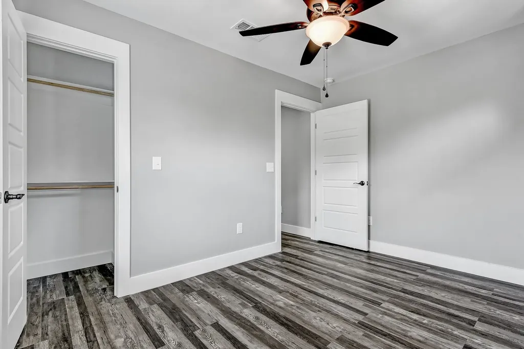 1323 S 5th Avenue Denison TX 75021