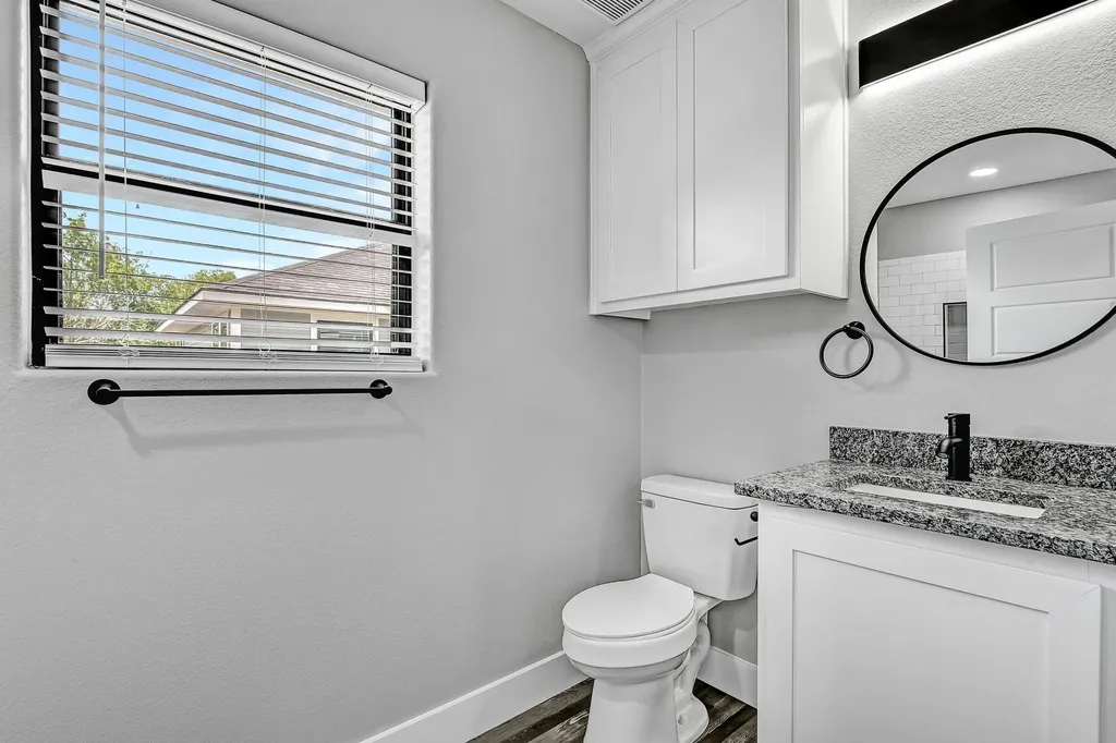 1323 S 5th Avenue Denison TX 75021