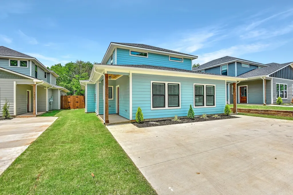 1323 S 5th Avenue Denison TX 75021