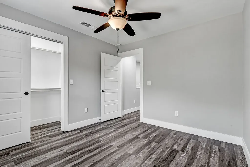 1323 S 5th Avenue Denison TX 75021