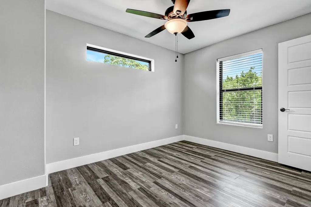 1323 S 5th Avenue Denison TX 75021
