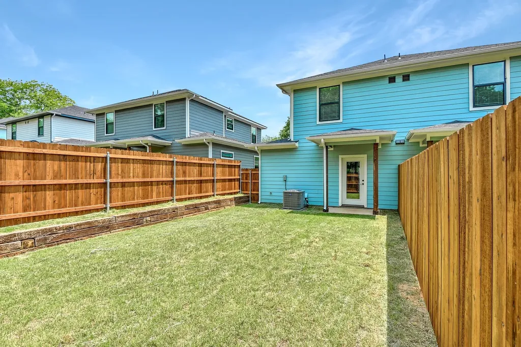 1323 S 5th Avenue Denison TX 75021